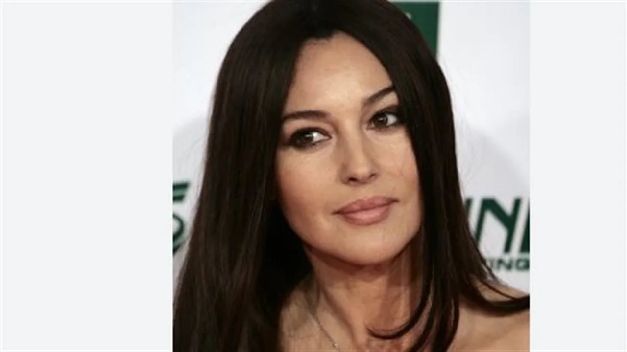 تحولات مونيكا بيلوتشي.. كيف وصلت عارضة أزياء من ميلانو إلى نجومية هوليوود؟